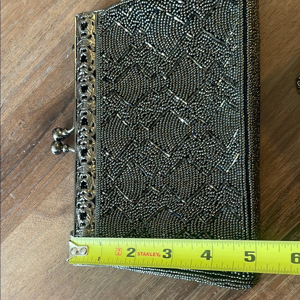 Elegant Gold and Silver Clutch Set - Picture 4 of 7